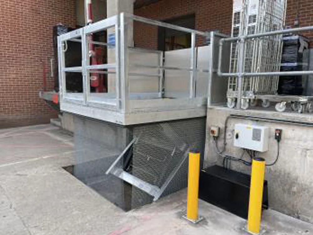 Front of Dock Loading bay lift