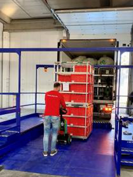Lorry loading Free-standing Loading bay lifts